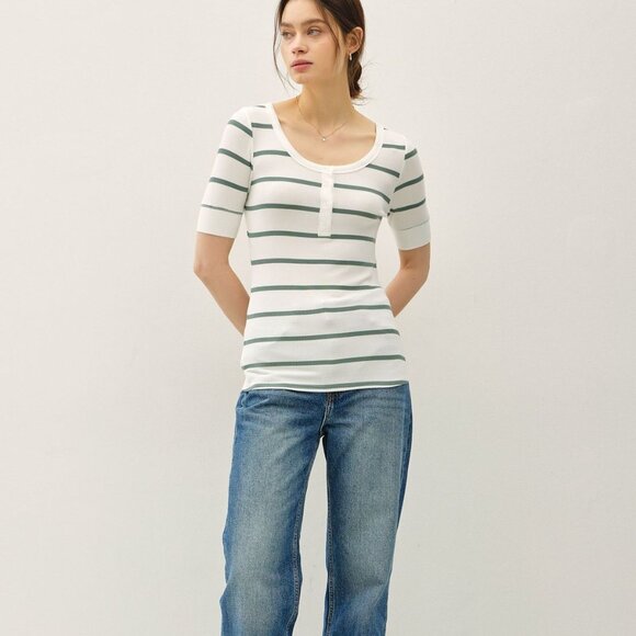 Women's Ivory and Teal Short Sleeve T-shirt Be Cool Size Large NWT - Picture 2 of 3